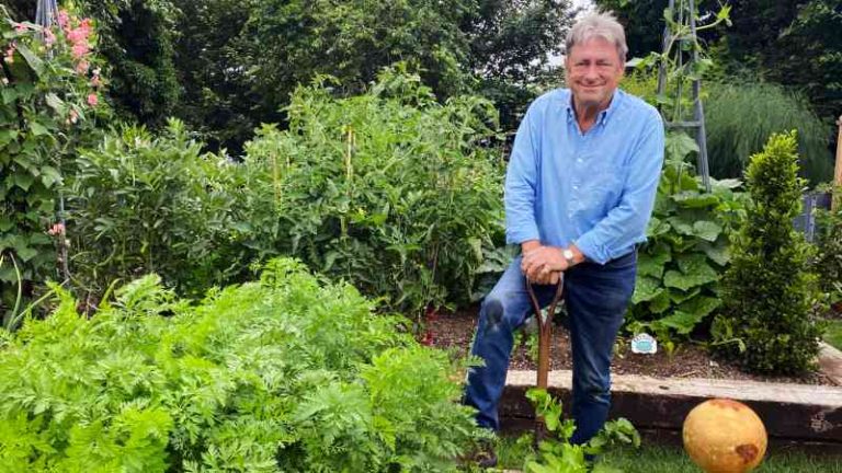 Alan Titchmarsh lidera súplica para salvar el hogar del padre de la ecología.