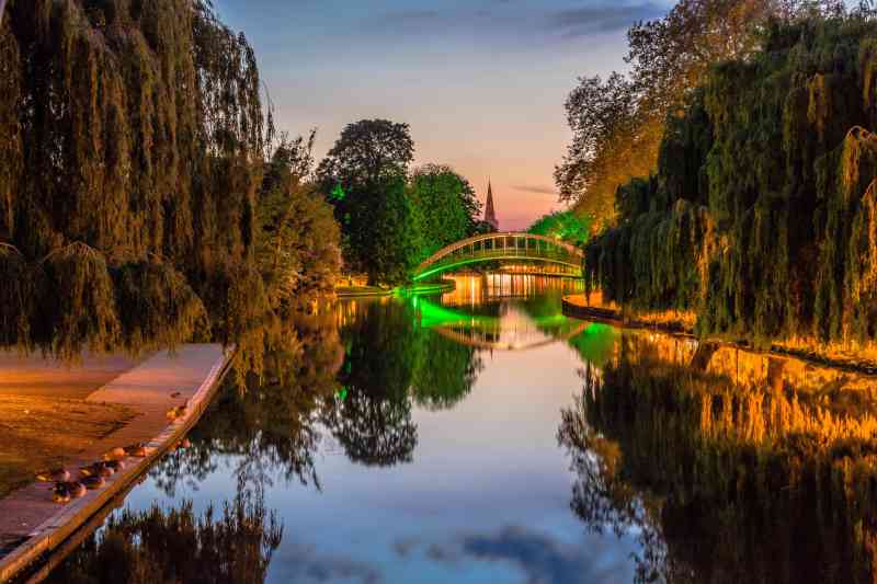 El parque estará en las afueras de Bedford, que tiene una población de menos de 200,000 habitantes